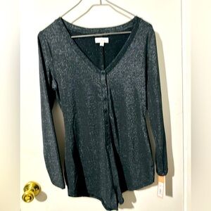 NWT V-neck Long Sleeve T-shirt Size XS